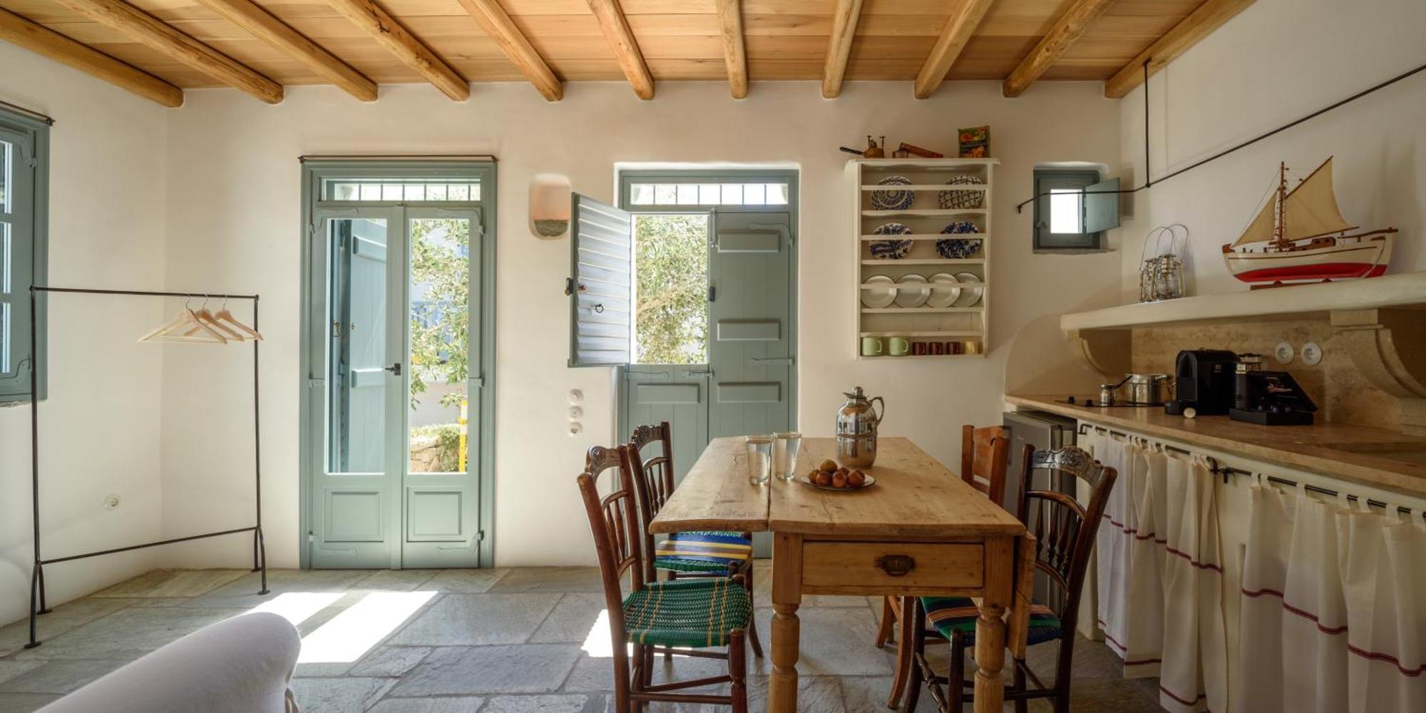 Mezzolovero Suites Kímolos 外观 照片