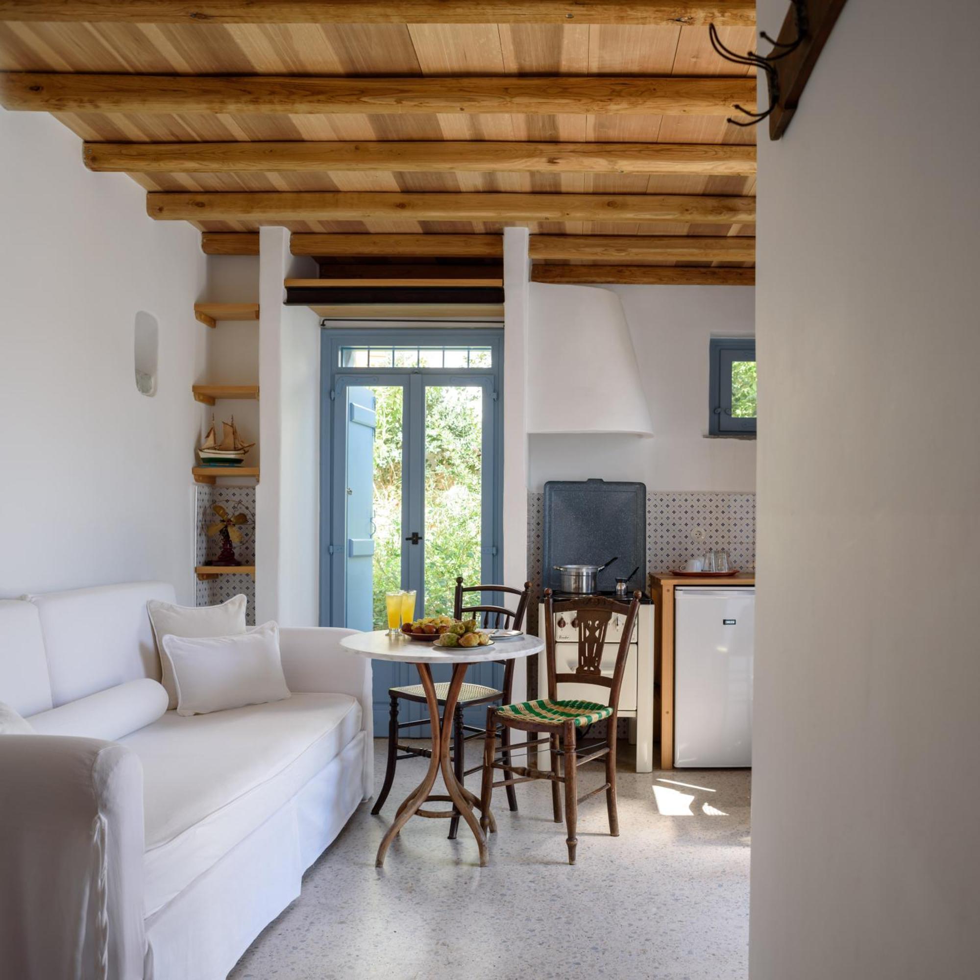 Mezzolovero Suites Kímolos 外观 照片