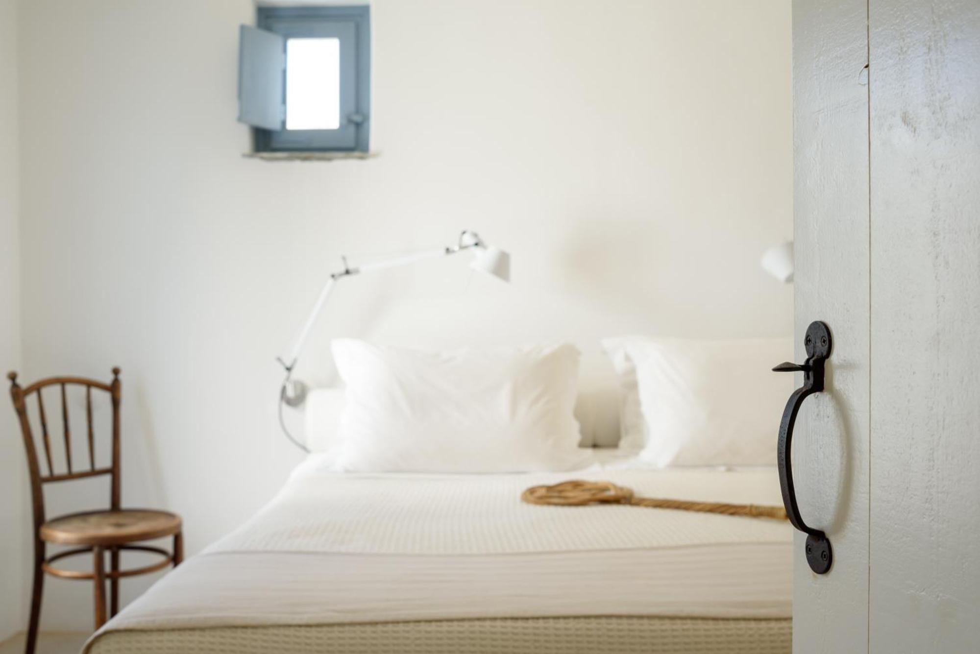 Mezzolovero Suites Kímolos 外观 照片