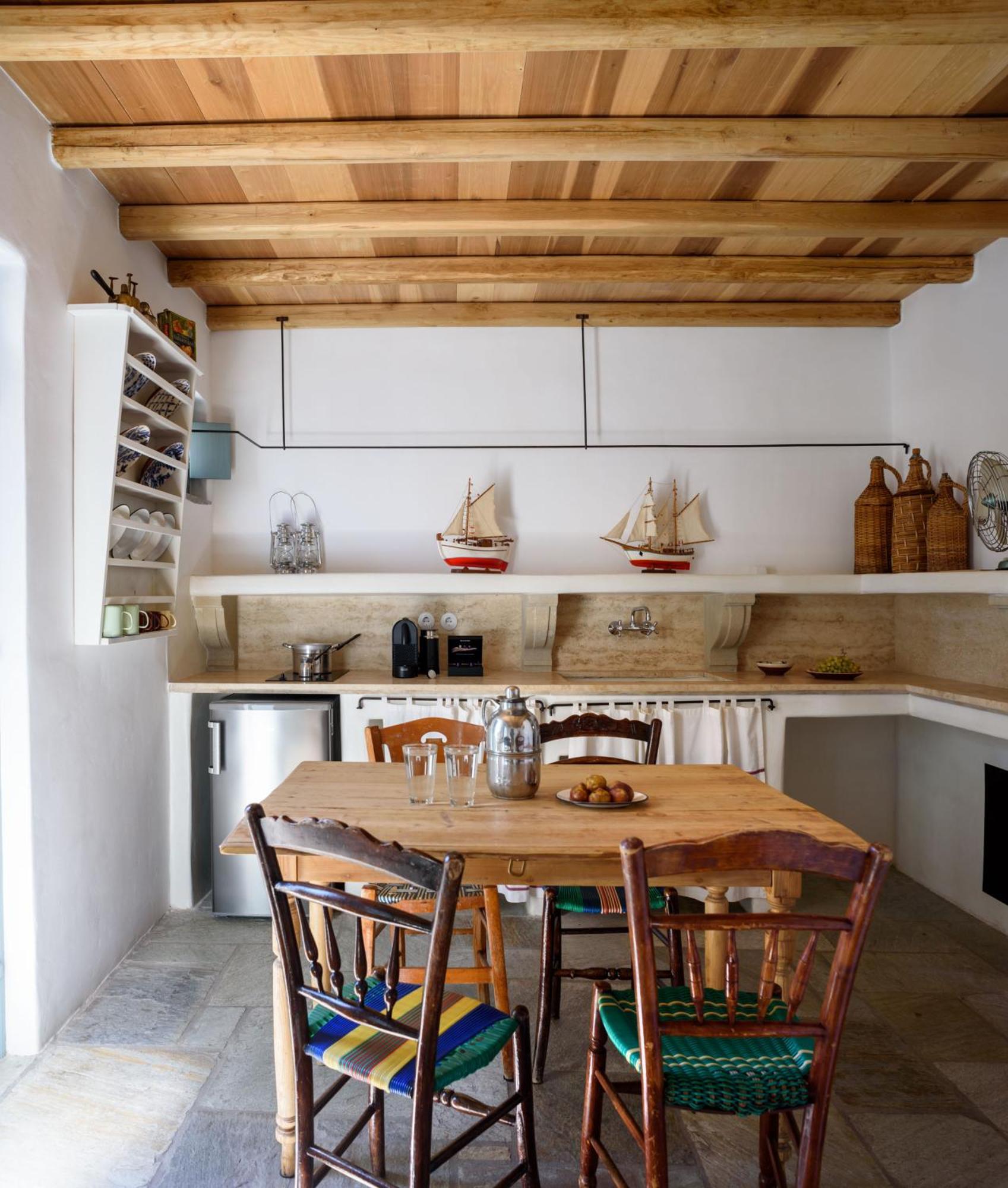 Mezzolovero Suites Kímolos 外观 照片