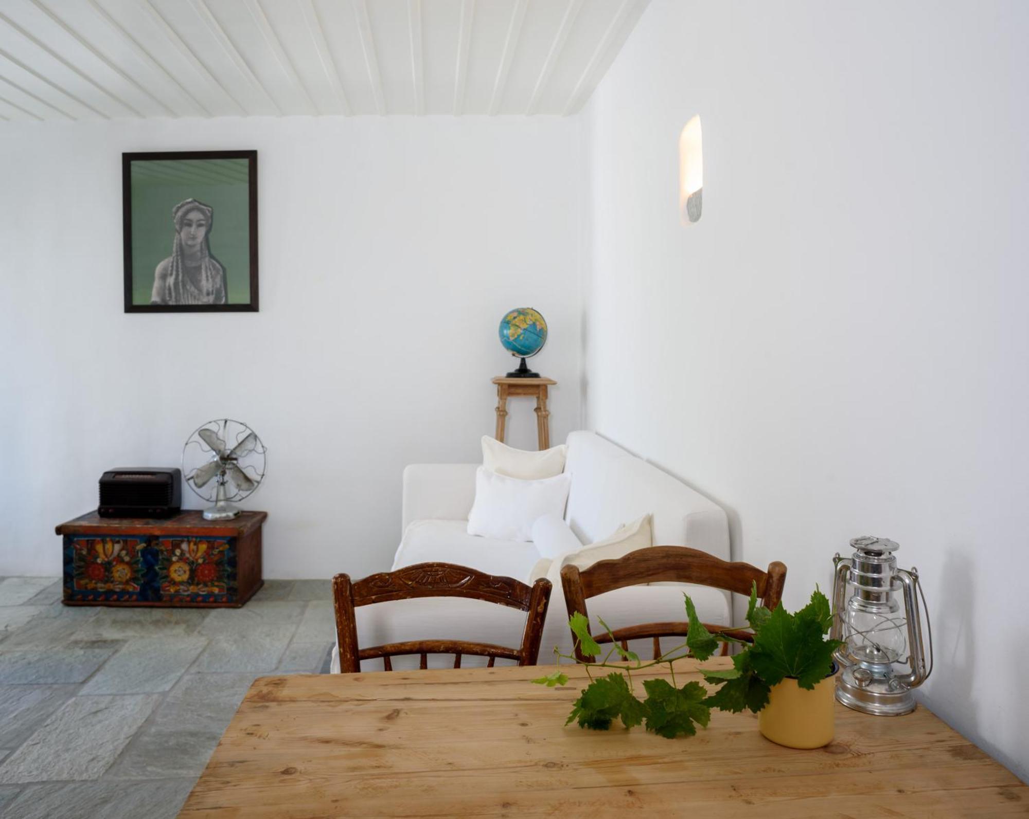 Mezzolovero Suites Kímolos 外观 照片