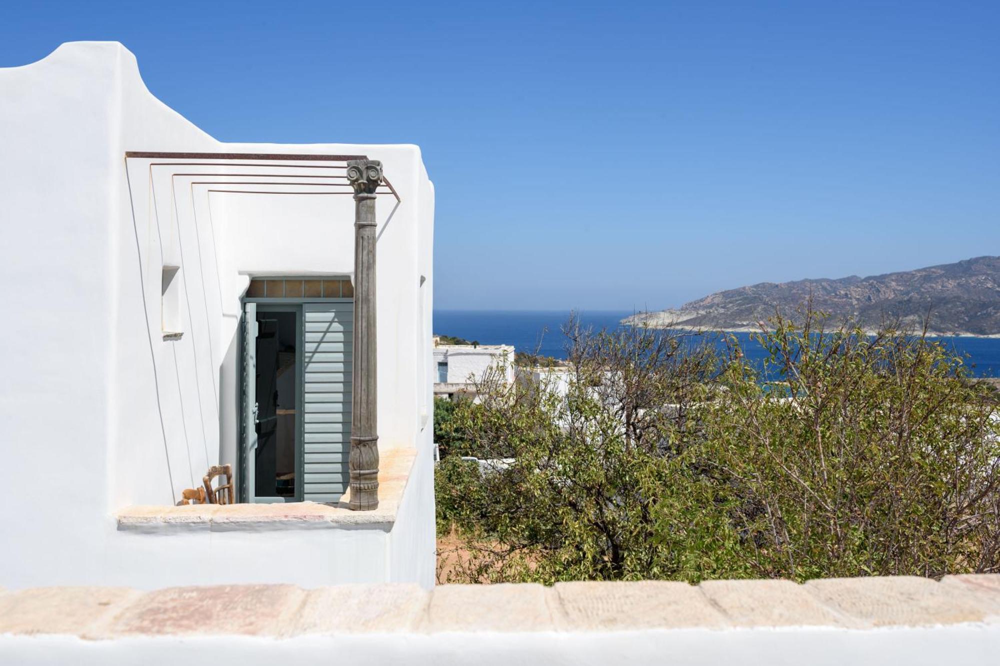 Mezzolovero Suites Kímolos 外观 照片