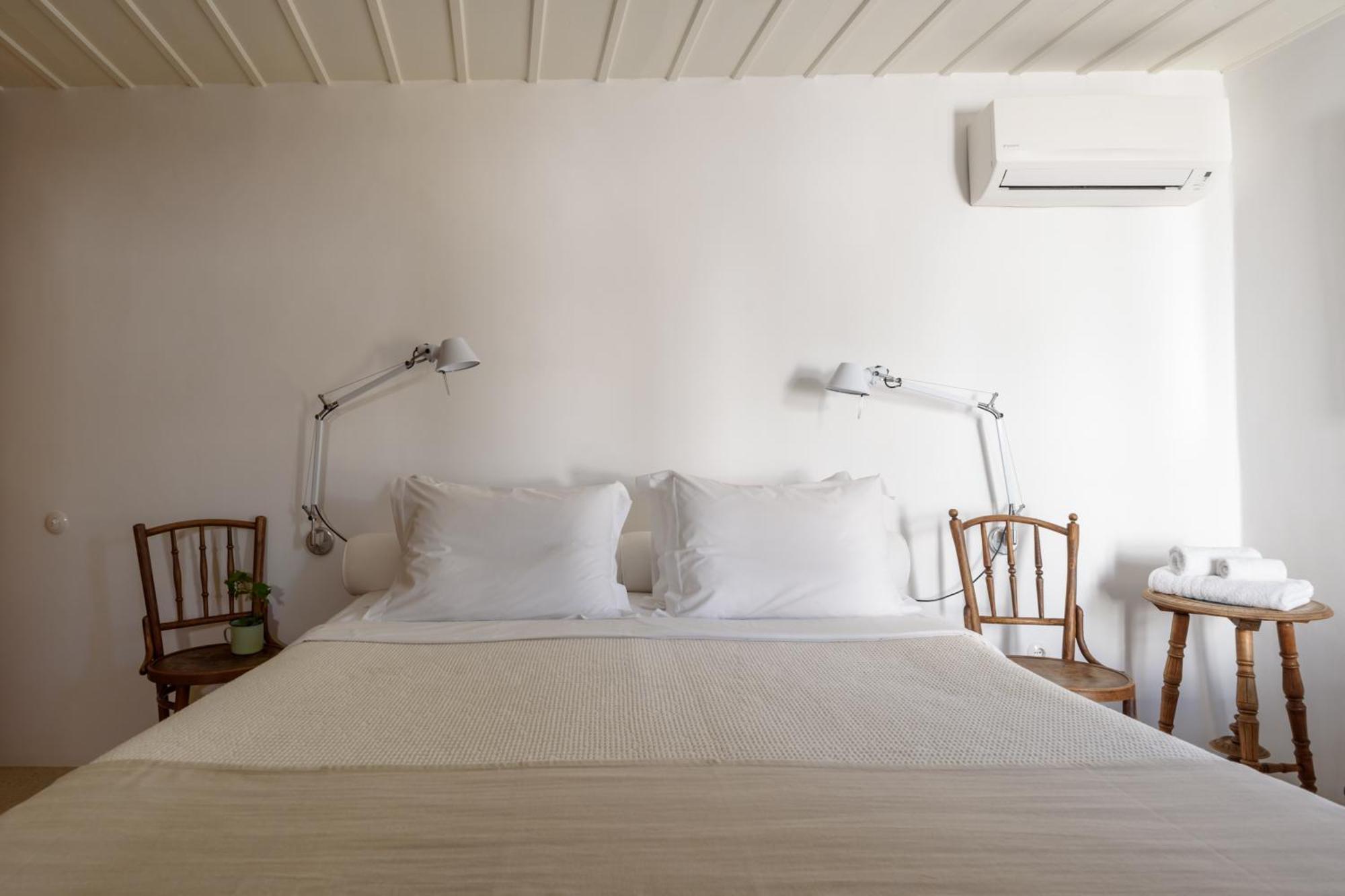 Mezzolovero Suites Kímolos 外观 照片