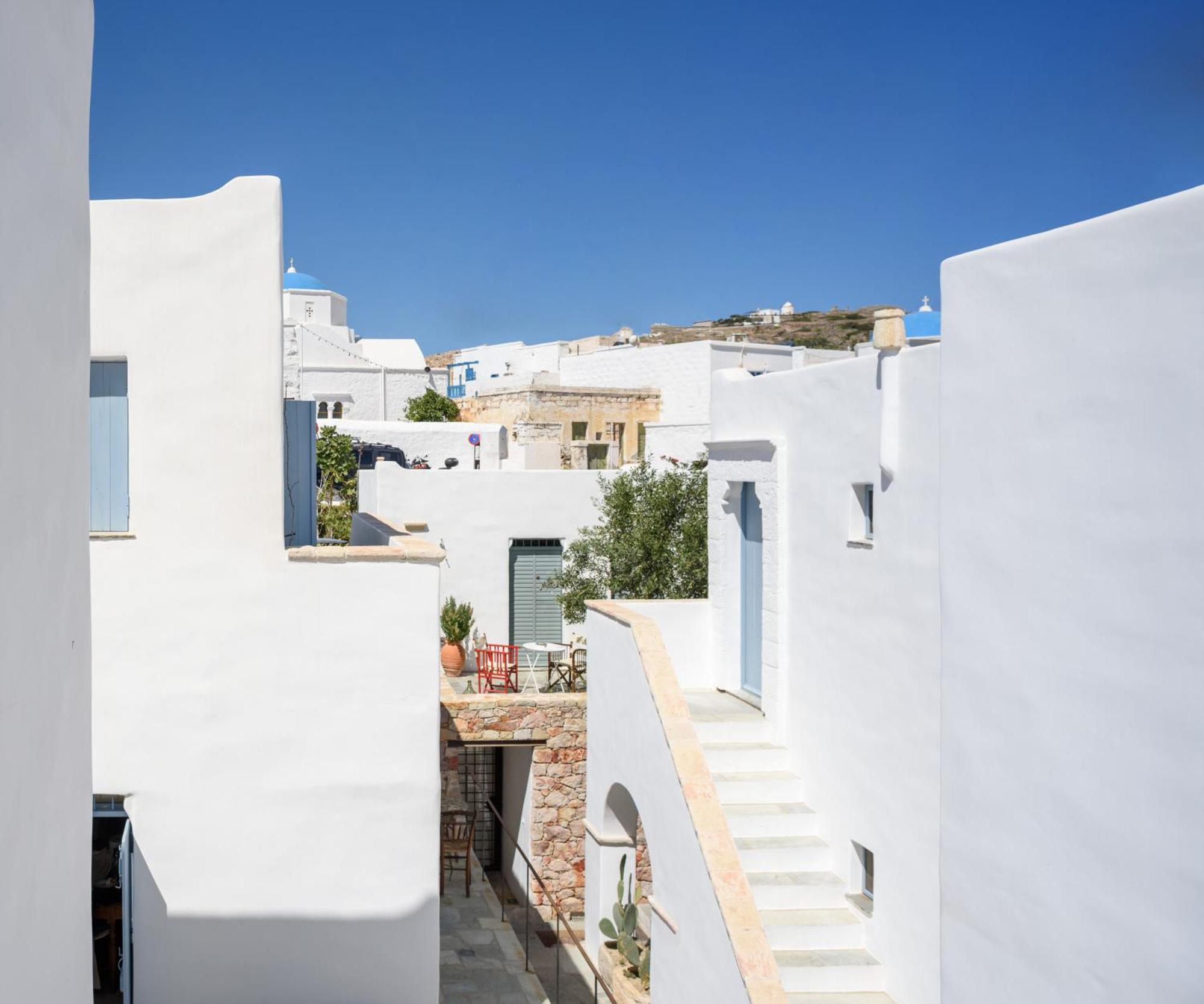 Mezzolovero Suites Kímolos 外观 照片