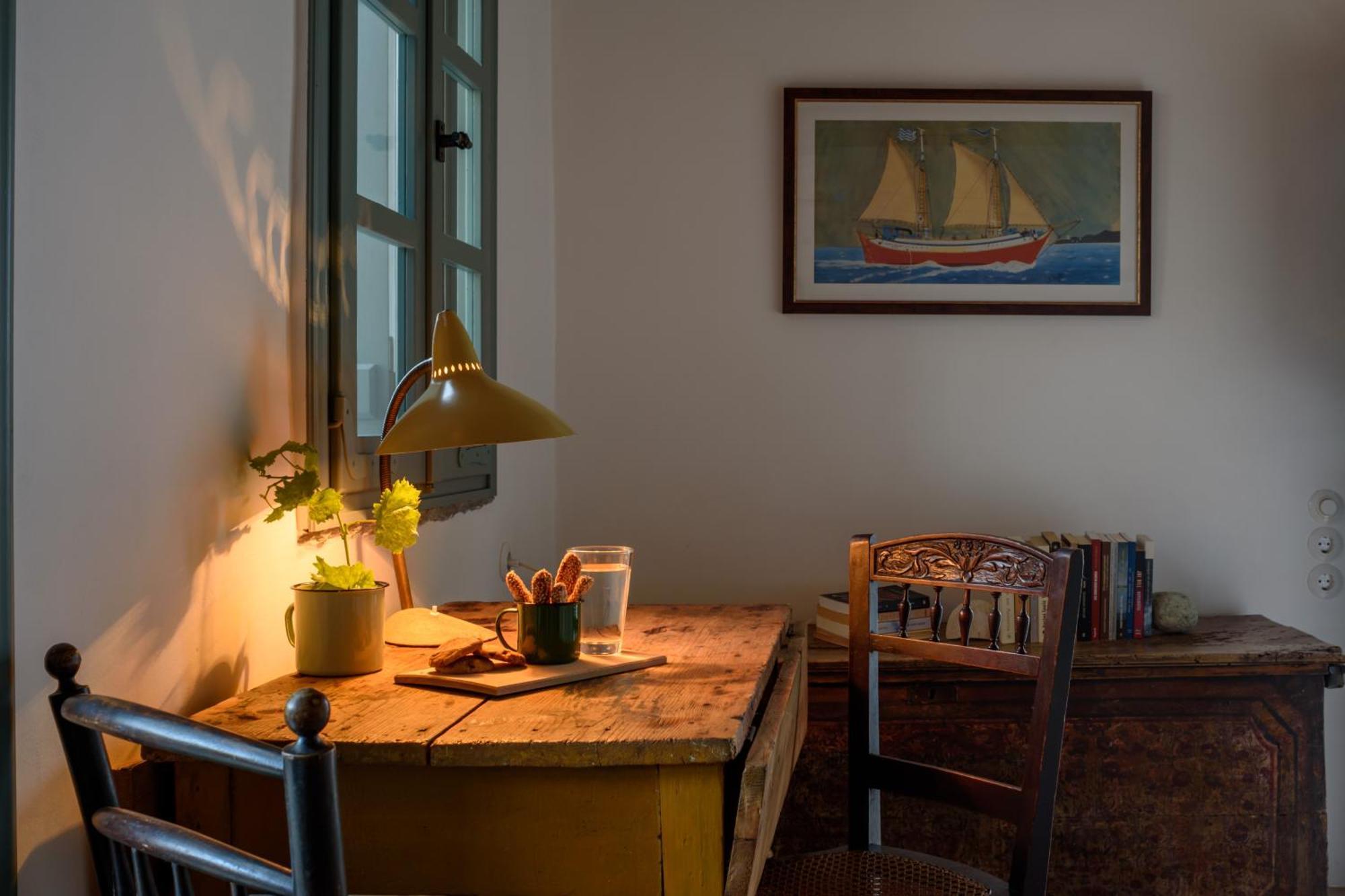 Mezzolovero Suites Kímolos 外观 照片