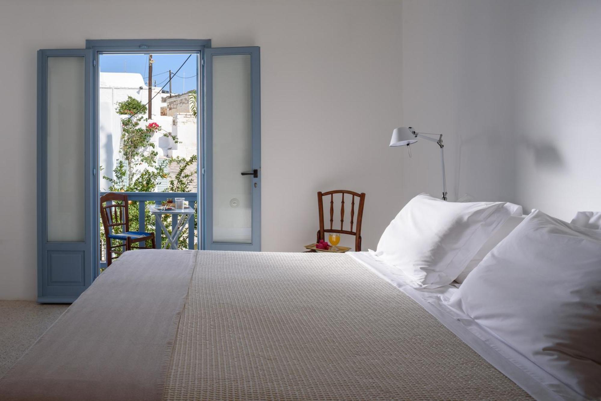 Mezzolovero Suites Kímolos 外观 照片