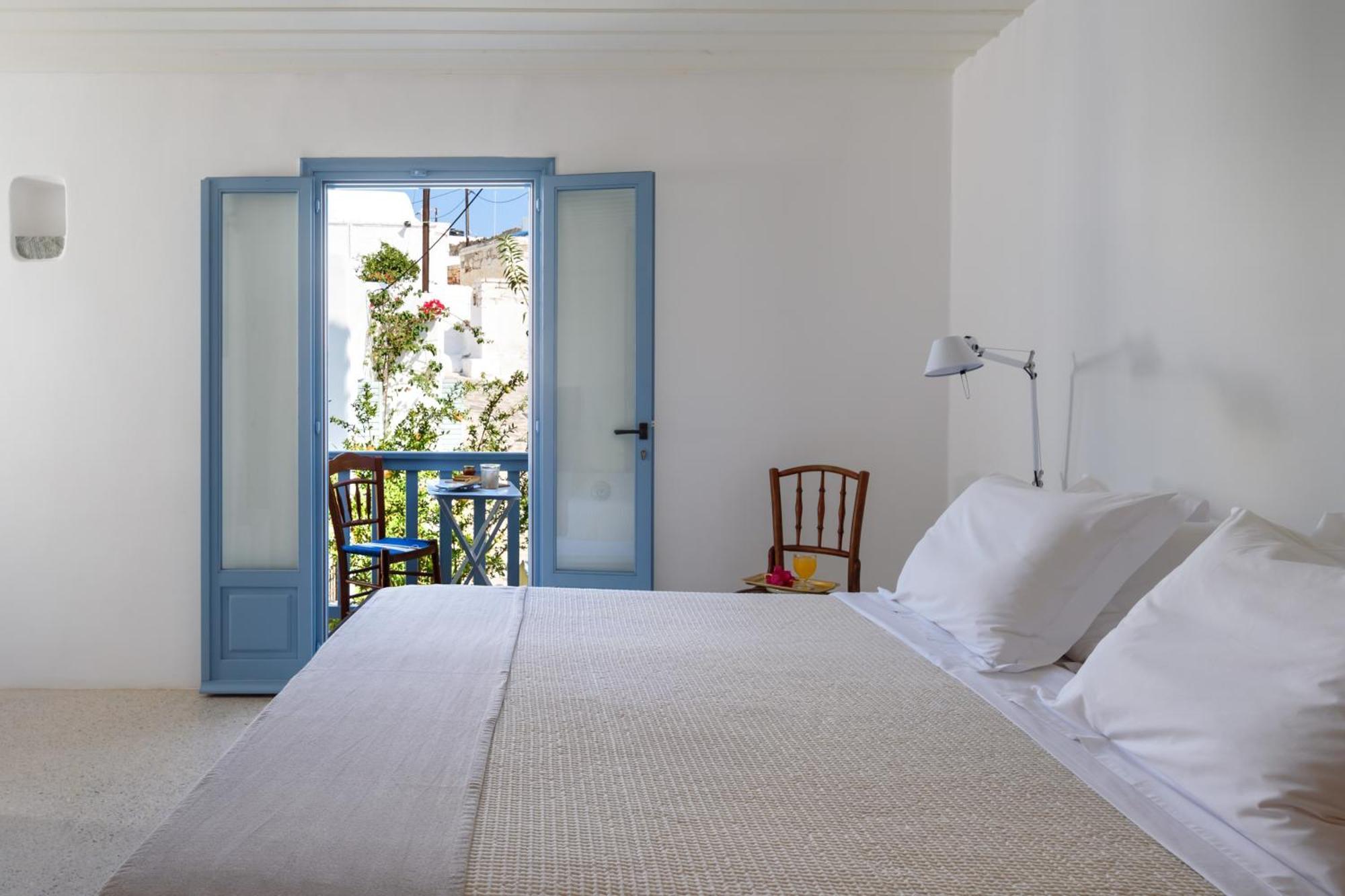 Mezzolovero Suites Kímolos 外观 照片
