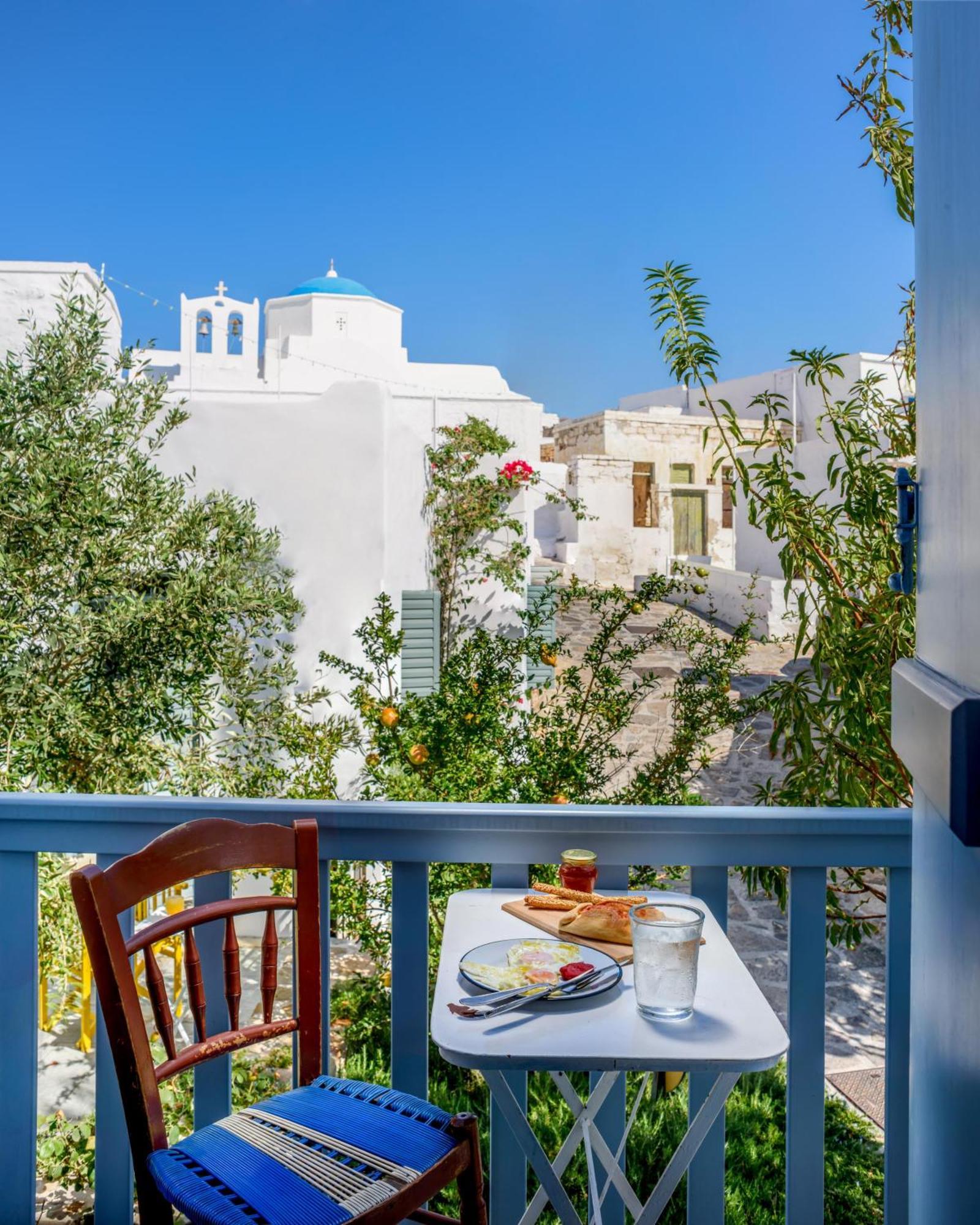 Mezzolovero Suites Kímolos 外观 照片