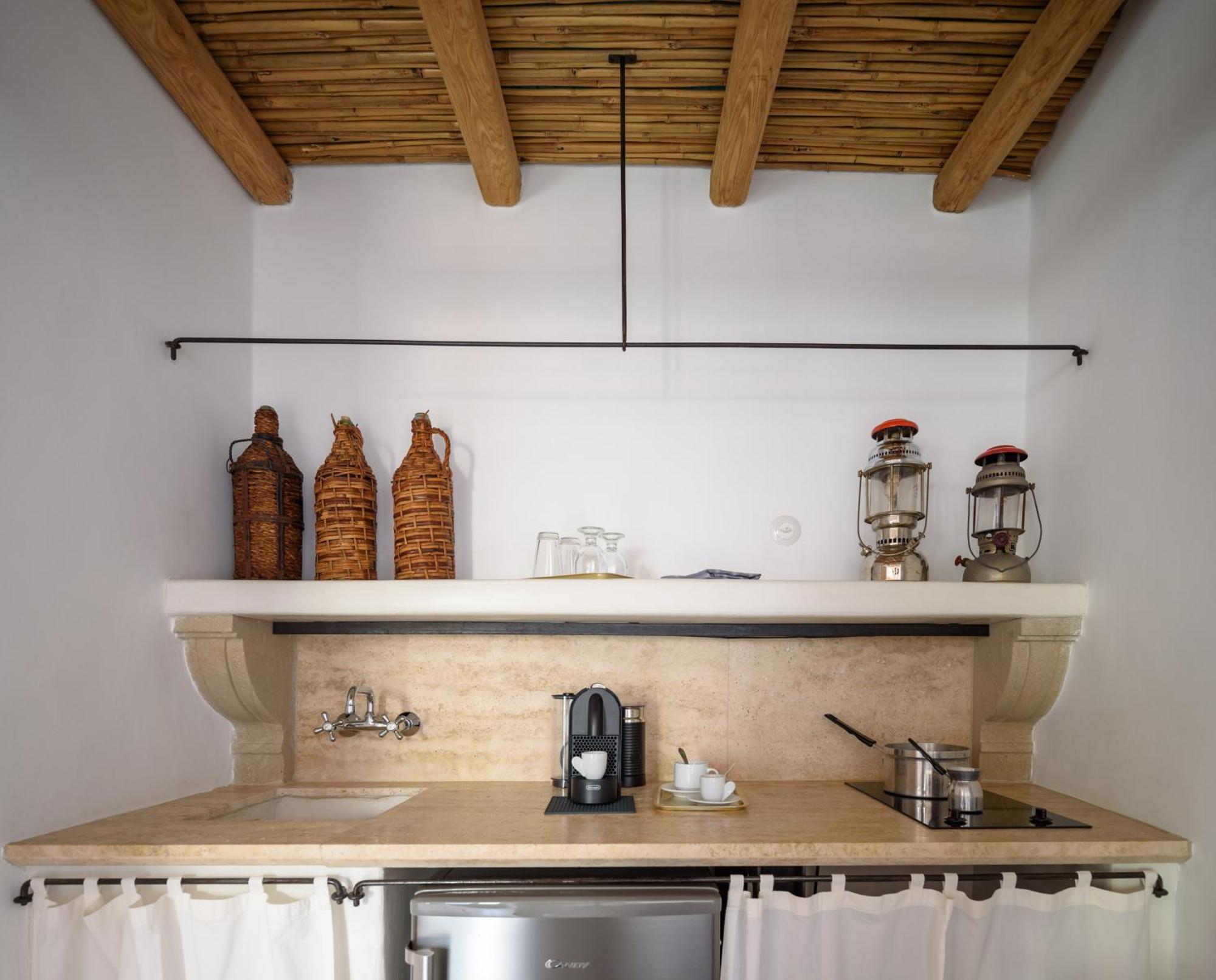 Mezzolovero Suites Kímolos 外观 照片